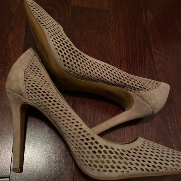 High heels size 8.5 suede beige colour 4" heel - Picture 5 of 5